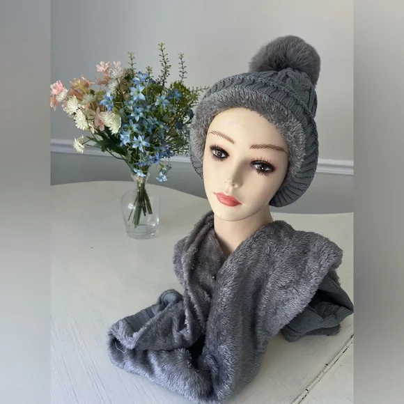 UGG Charcoal Knit Beanie and Scarf Set - Picture 2 of 2